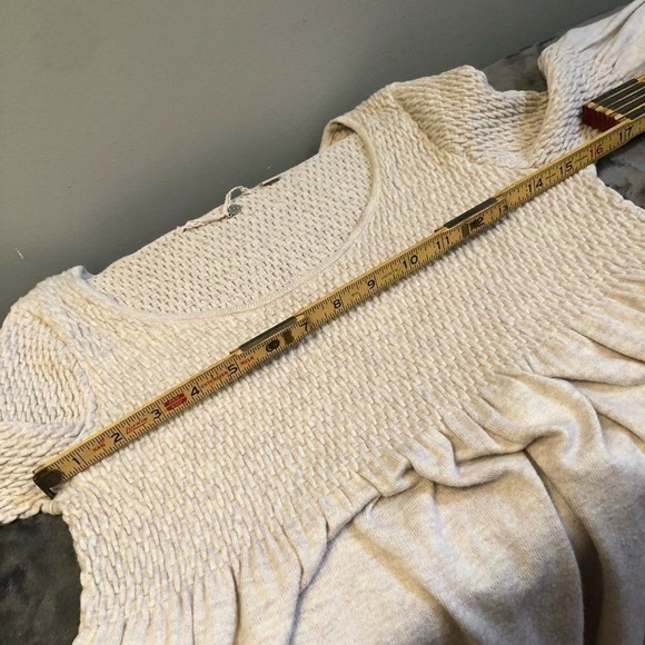 𝅺KNITTED‎ and Knotted cream crinkle cut sweater size medium petite - Picture 8 of 10